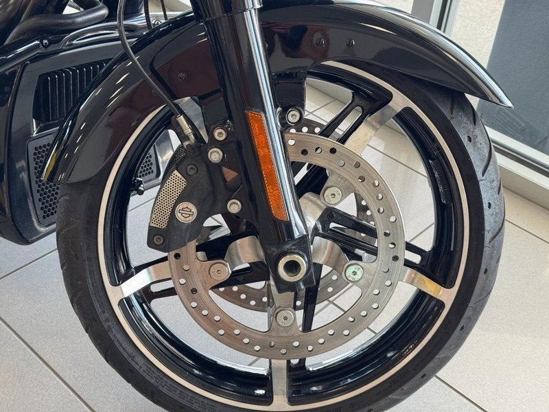 2024 HARLEY DAVIDSON STREET GLIDE Base