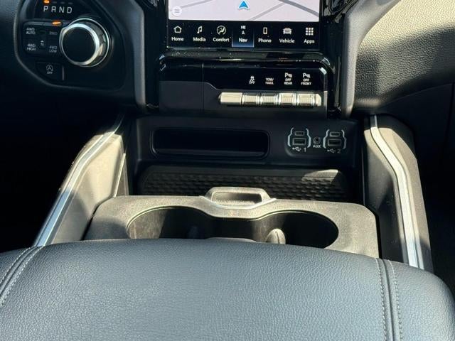 2023 RAM 1500 Big Horn 4x4 Crew Cab Box