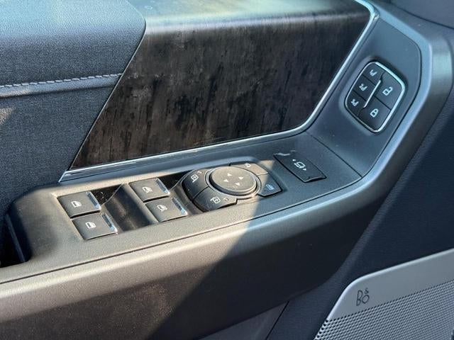 2025 Ford Super Duty F-350 SRW F-350® Lariat®