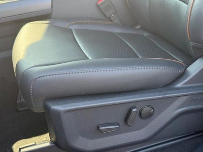 2025 Ford Super Duty F-350 SRW F-350® Lariat®