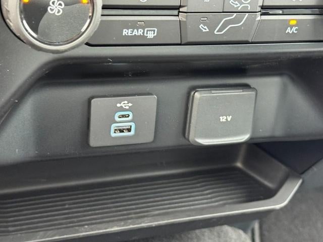 2027 Ford Super Duty F-350 DRW F-350® XLT