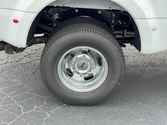 2027 Ford Super Duty F-350 DRW F-350® XLT