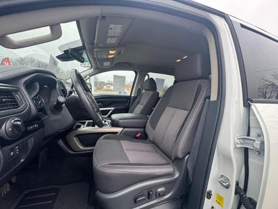 2024 Nissan Titan 4x4 Crew Cab SV