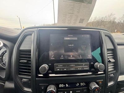 2024 Nissan Titan 4x4 Crew Cab SV