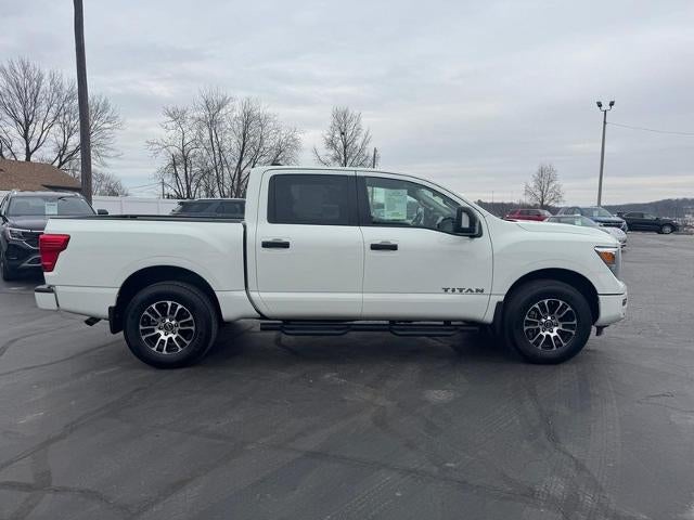 2024 Nissan Titan 4x4 Crew Cab SV