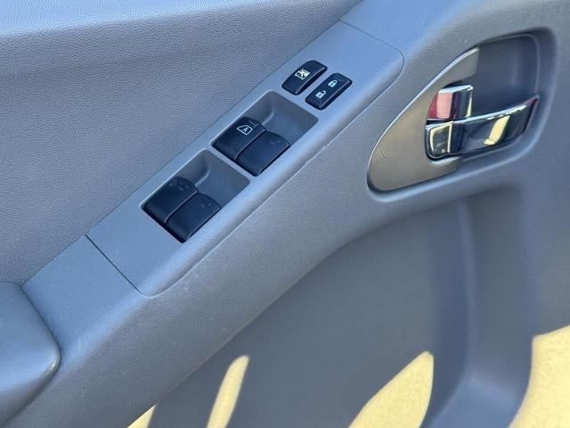 2014 Nissan Frontier 4WD Crew Cab SWB Auto SV