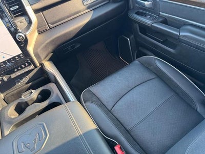 2024 RAM 3500 Laramie 4x4 Crew Cab Box