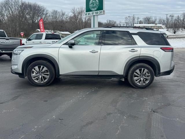 2025 Nissan Pathfinder SV