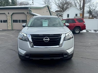 2025 Nissan Pathfinder SV