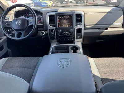 2017 RAM 1500 Big Horn 4x4 Crew Cab Box