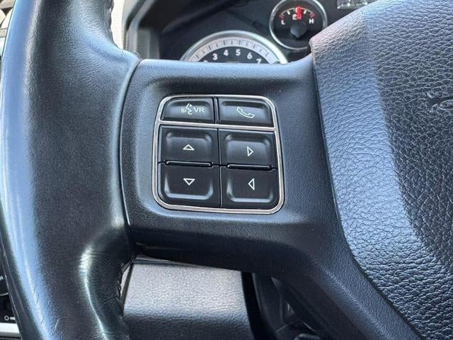 2017 RAM 1500 Big Horn 4x4 Crew Cab Box