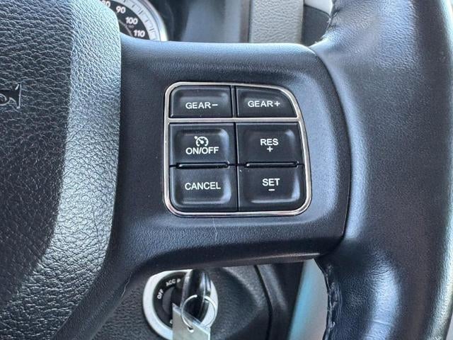 2017 RAM 1500 Big Horn 4x4 Crew Cab Box