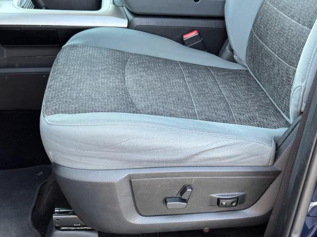 2017 RAM 1500 Big Horn 4x4 Crew Cab Box